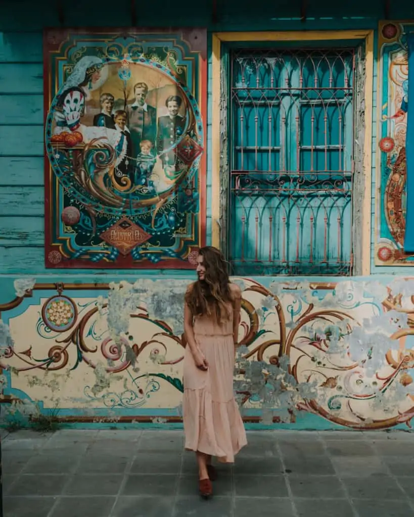 la boca colourful wall girl