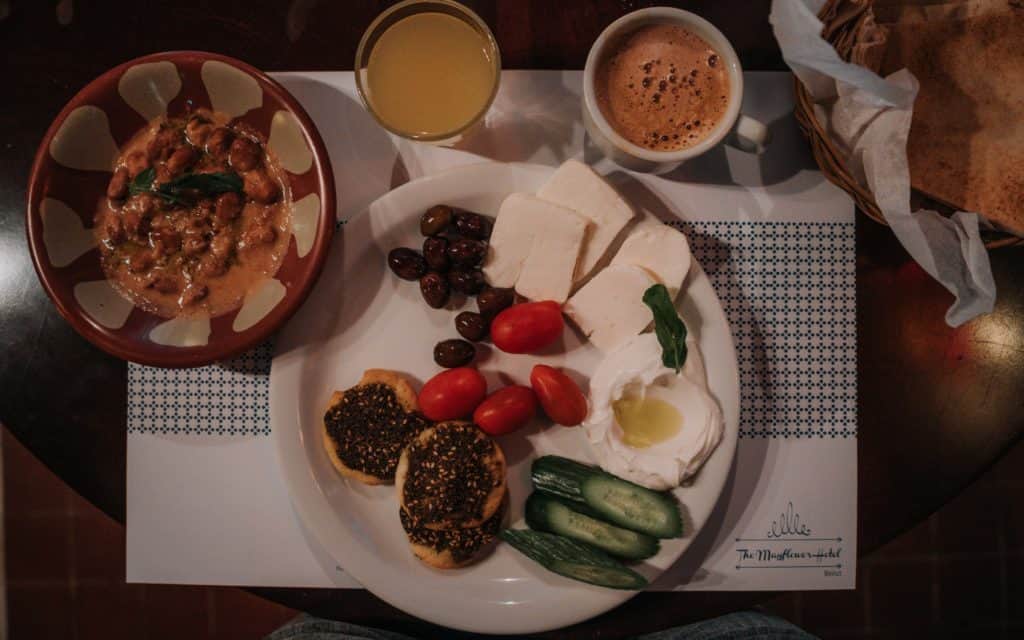 Typowe śniadanie - co zjeść w Libanie