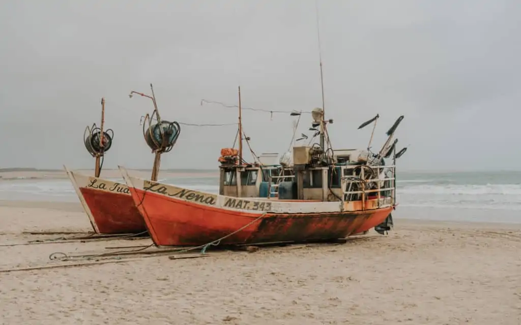 fishing boat - what to see in Uruguway