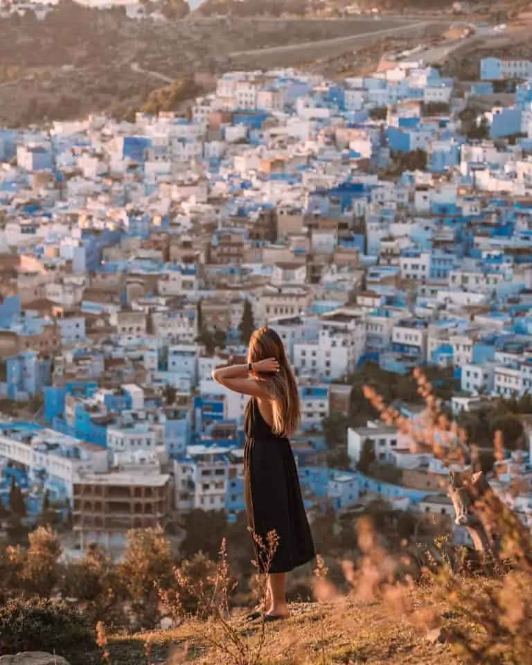 Chefchaouen niebieskie miasto w Maroko zachód słońca maroko