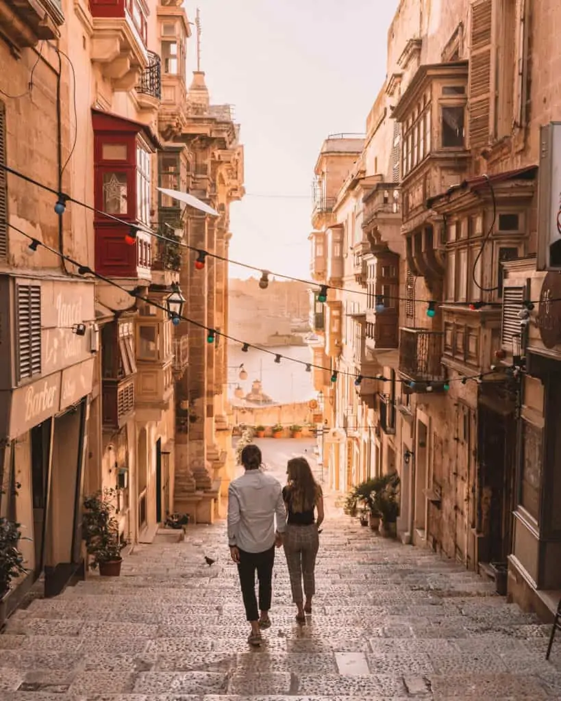 Poranek na ulicach Valletty Malta
