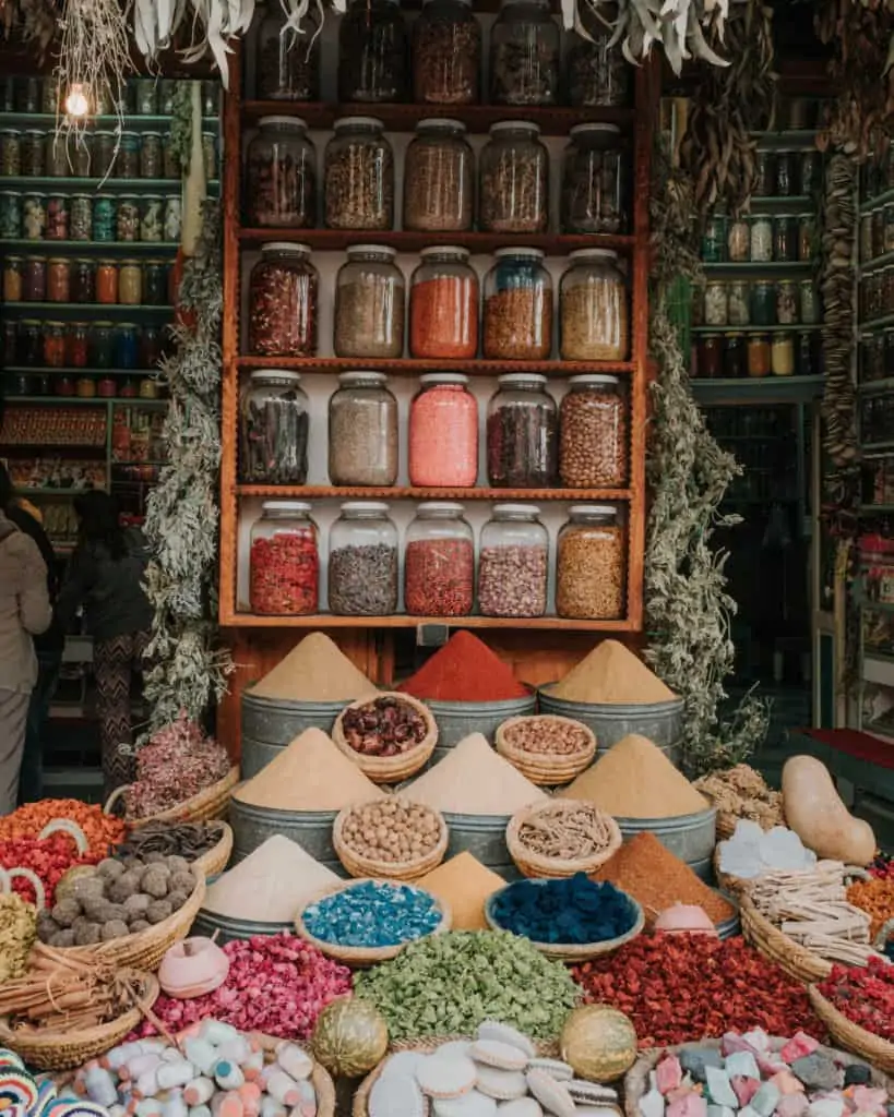 marrakesz medina stoisko z przyprawami maroko co zobaczyć