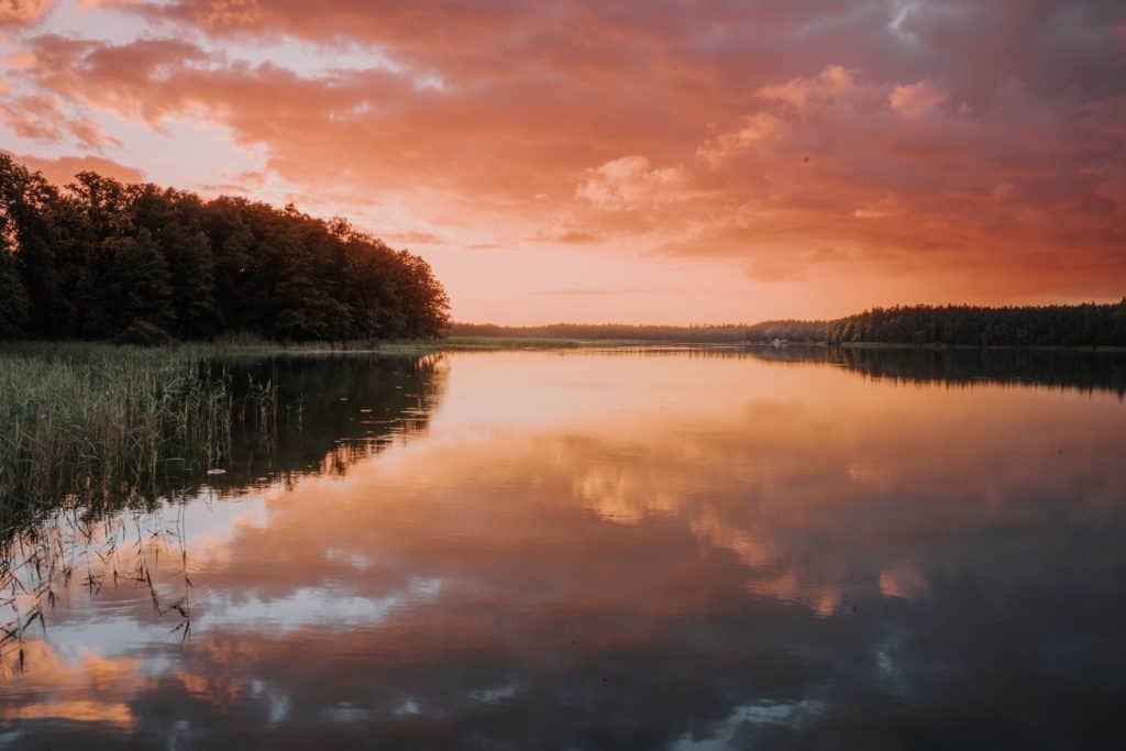 jezioro tabórz zachód słońca Polska przewodnik