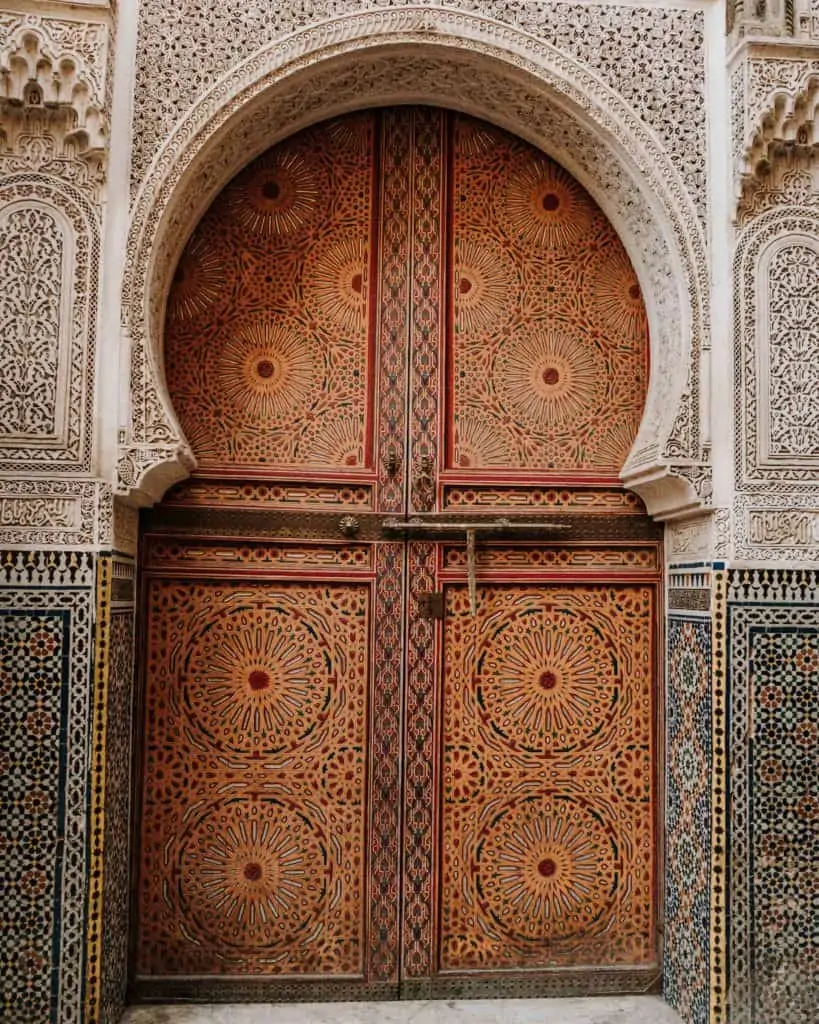 zdobione drzwi medina fez maroko