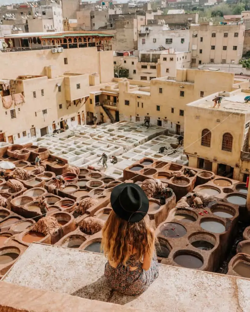 widok na farbiarnię chouara medina fez przewodnik