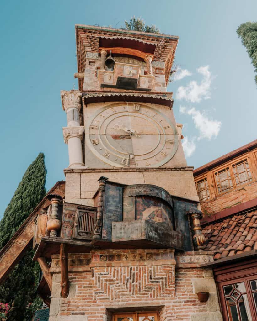 wieża zegarowa co zobaczyć w tbilisi