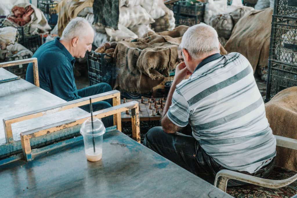 panowie grający w szachy gum market armenia co zobaczyć w erywaniu