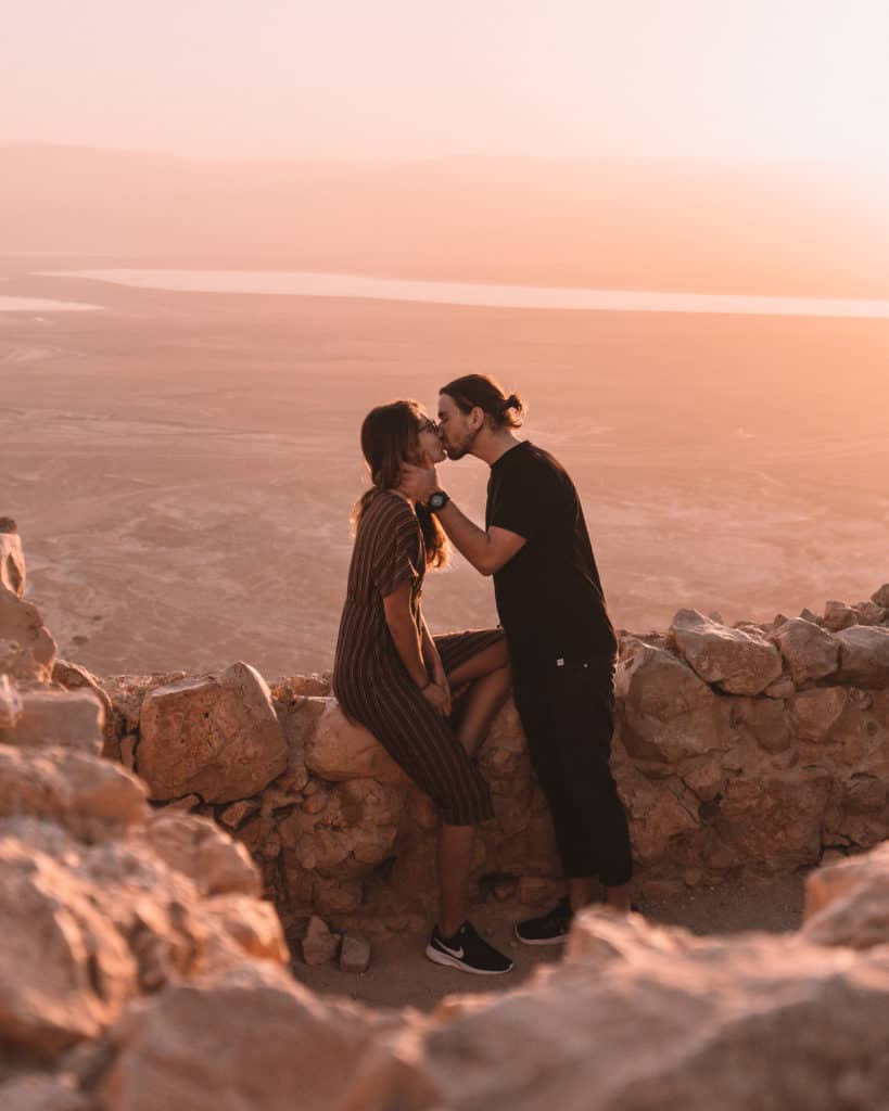 para pocałunek masada wschód słońca w izraelu