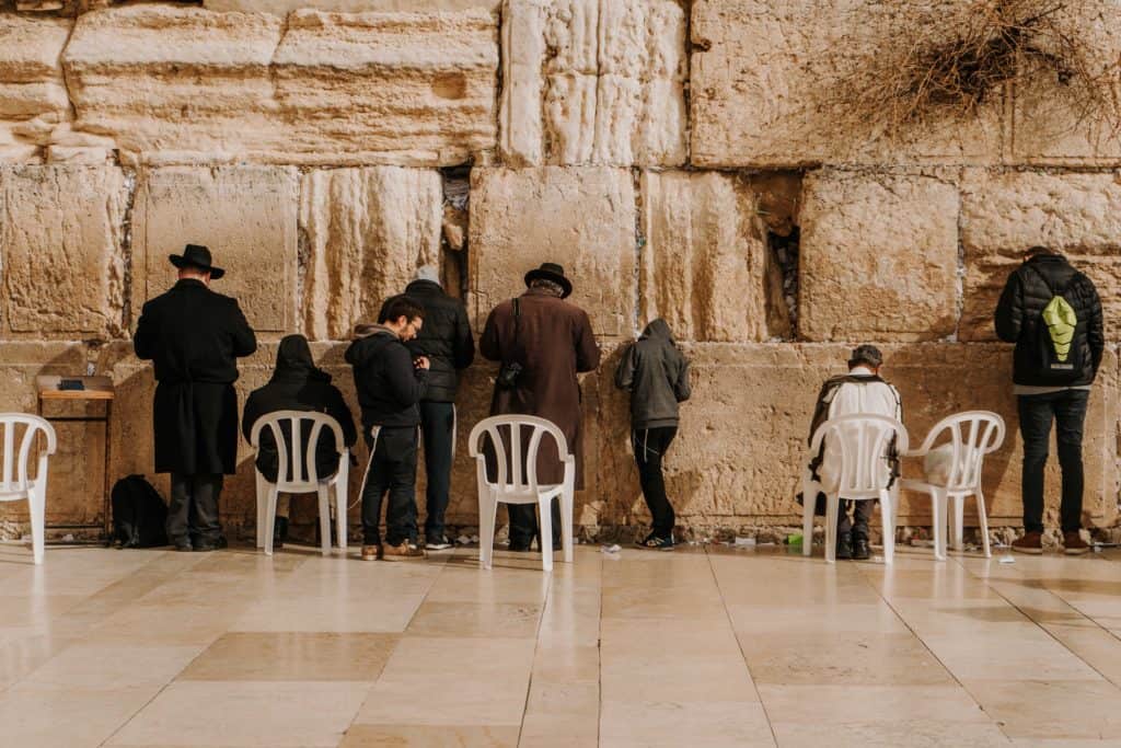 modlący się mężczyźni ściana płaczu izrael informacje praktyczne