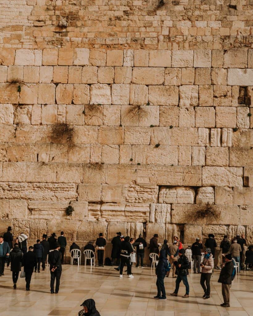 modlący się ludzie ściana płaczu jerozolima